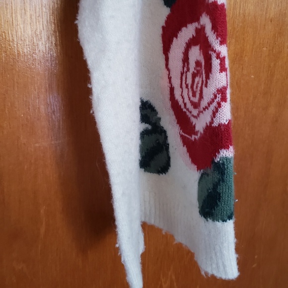 Cropped Sweater w/ Flared Sleeves - Picture 4 of 5